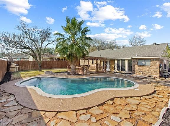 5th image of 3120 Manchester Cir