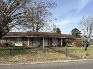 202 Eastwood Dr, Columbus, MS 39702