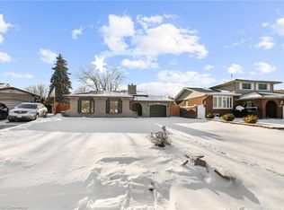 15 Bayshore Cres, Saint Catharines, ON L2N5Y3