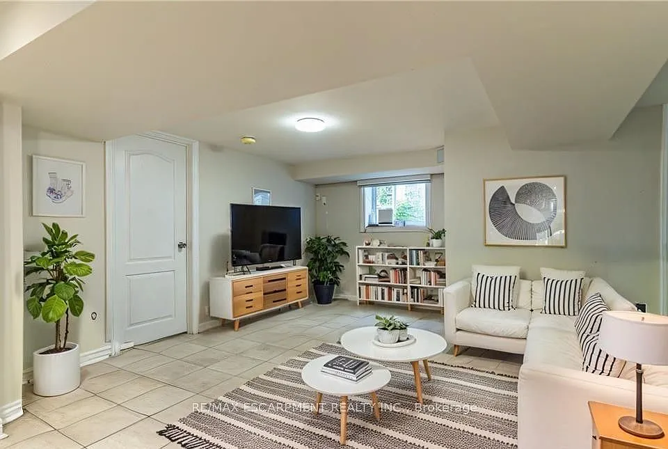 609 Mohawk Rd E #2