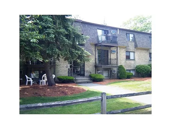 Building Photo - 14 Tiffany Rd #2