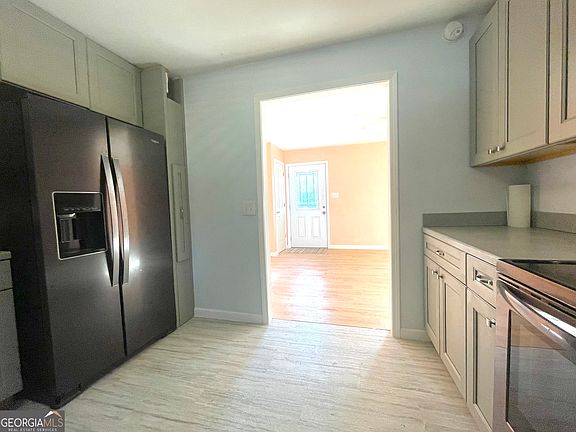 5th image of 115 Sandy Way