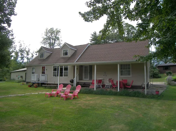 1103 S Bause Lake Dr E, Cromwell, IN 46732