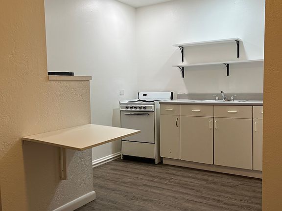 3rd image of 1401 E Alfred St #16