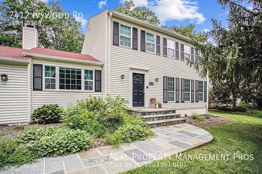 Beautifully Updated Reston Retreat For Rent on a Half-Acre Lot! — Photo 3