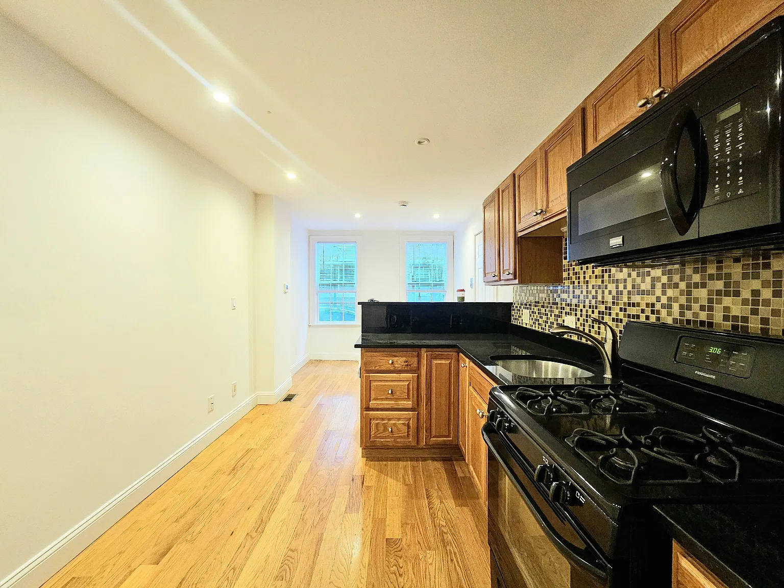 1 bed, 550 sqft, $2,825 — Photo 2