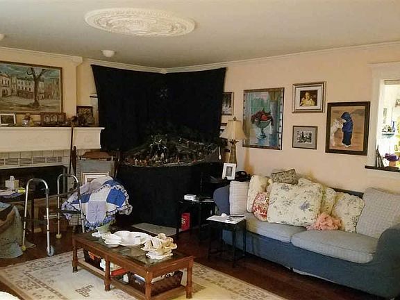 3rd image of 331 W Quail Dr