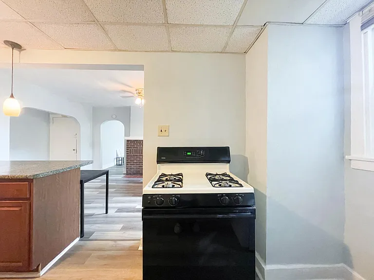 5725 Phillips Ave — Photo 6