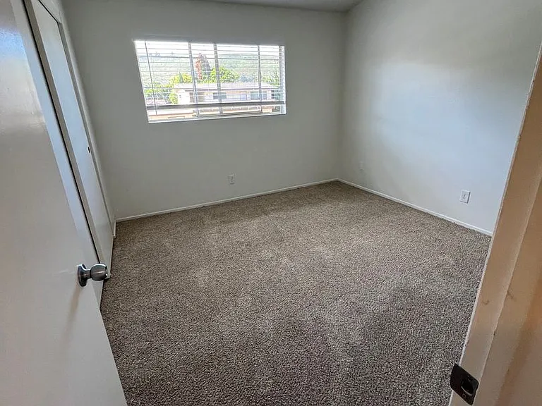 1021 E Cypress Ave — Photo 6