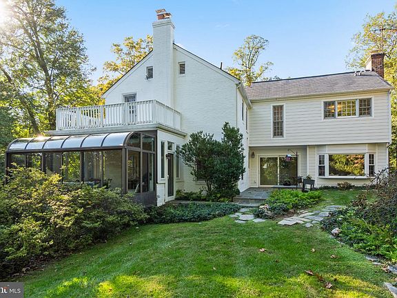 2nd image of 2827 Maple Ln