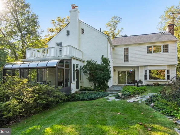 2827 Maple Ln, Fairfax, VA 22031