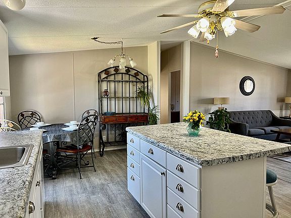 5th image of 404 Mustang Valley Ln