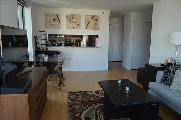 Rented by R New York | media 15