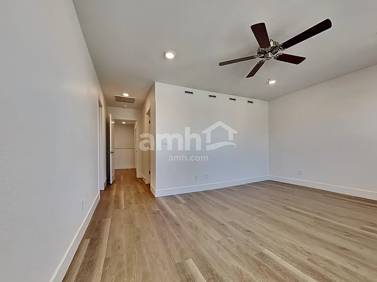 5856 Vaes Dothrak St — Photo 9