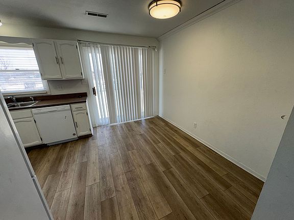 3rd image of 1606 Knollcrest Dr #1