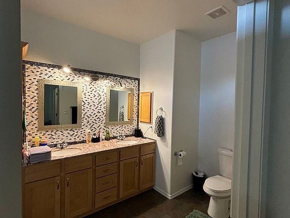 5th image of 3031 W Park Plaza Dr