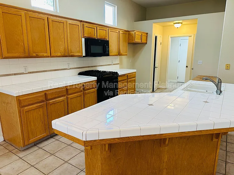 2012 Riverview Dr — Photo 1