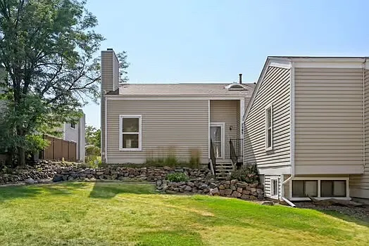 3 bed, 3.5 bath, 2125 sqft, $3,400 — Photo 2