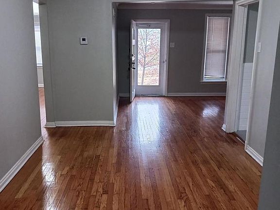 3rd image of 2810 Woodview Ct