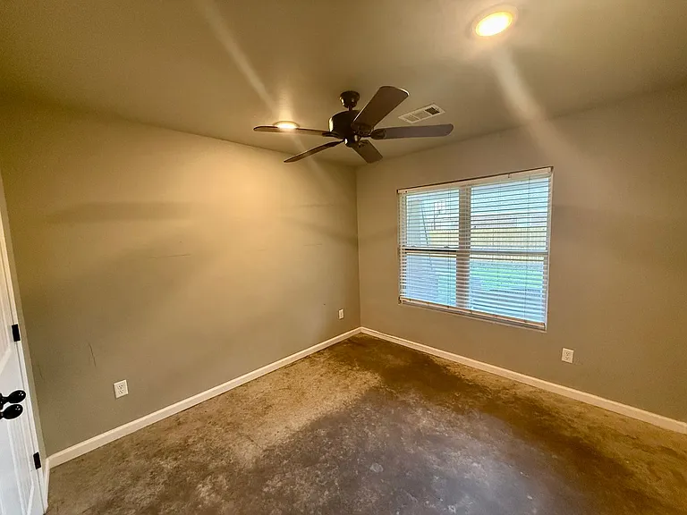 1215 Haltom St — Photo 10