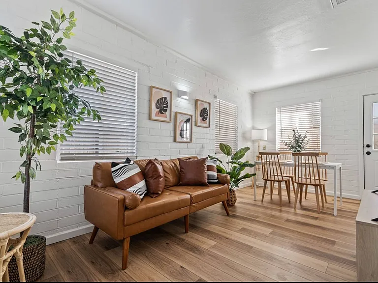 1627 N Bryant Ave #D — Photo 1
