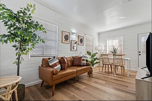 1627 N Bryant Ave #D Photo 1