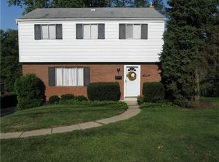 5820 Horseshoe Dr, Bethel Park, PA 15102