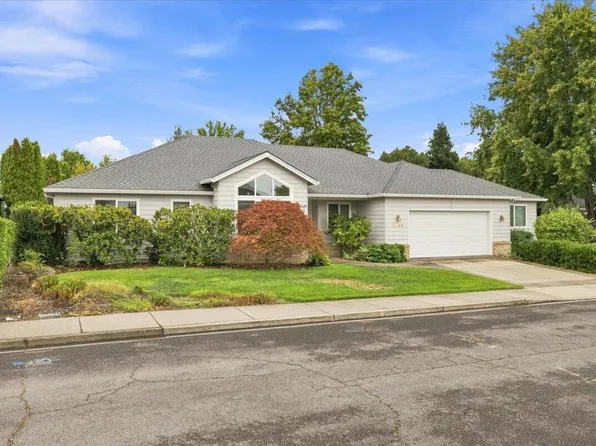 3436 Blue Blossom Dr, Medford, OR 97504