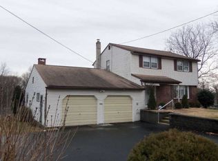 1521 Hilltop Rd, Downingtown, PA 19335