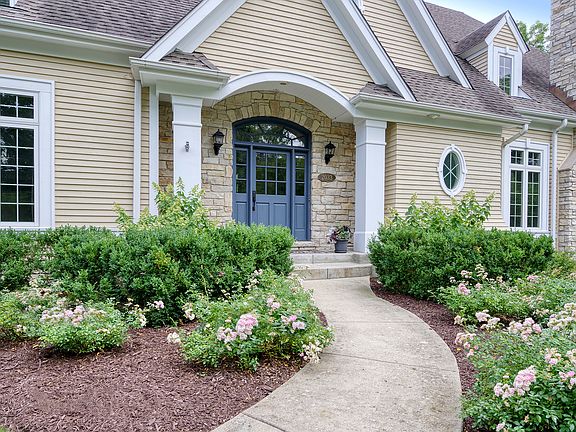 3rd image of 2033 Glen Oak Dr
