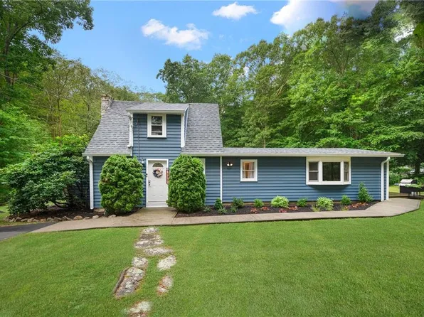 930 Knotty Oak Rd, Coventry, RI 02816