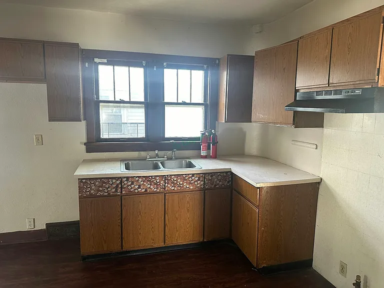 1825 S Kneer Ave — Photo 3