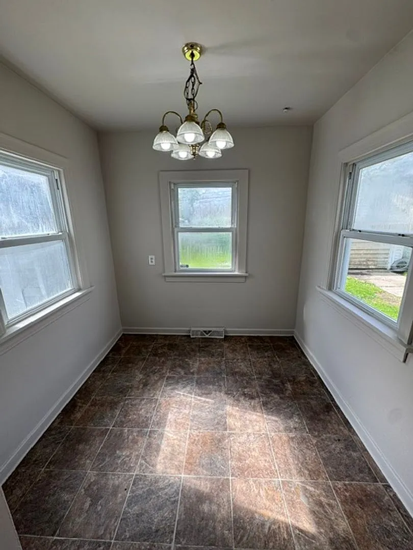 Building Photo - 3312 Felician St