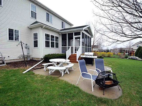 5th image of 2046 Essex Dr