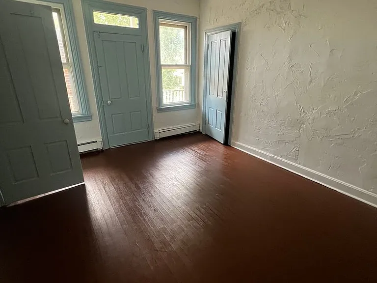 161 W North Street — Photo 5