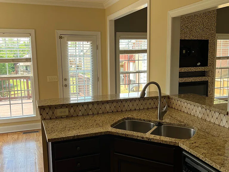 109 Fieldcrest Cir — Photo 8
