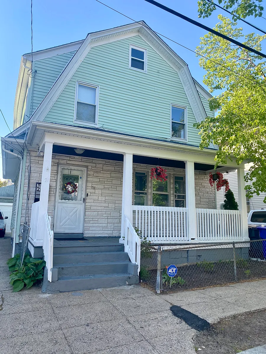 Building Photo - 71 Marion Ave N #1A-1C