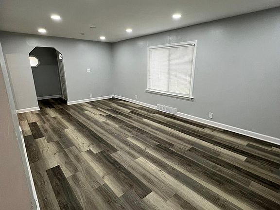 5th image of 25553 Hass St