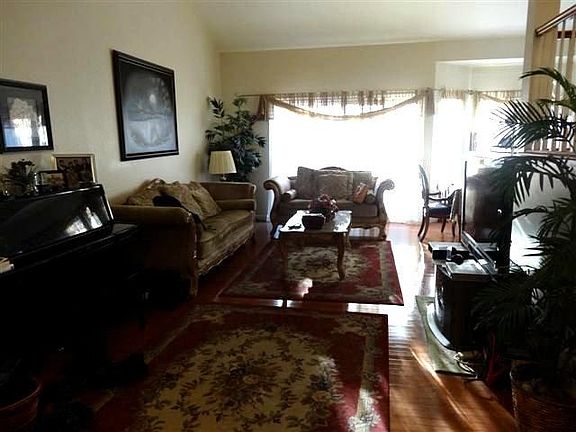 4th image of 1062 Sandalwood Ln