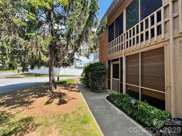 427 6th Ave W APT A-2, Hendersonville, NC 28739