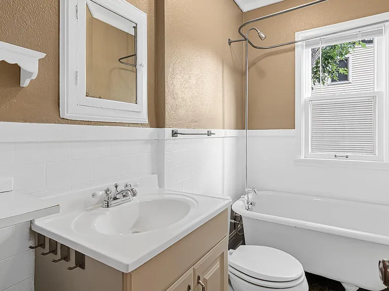 1759 Pleasant St #1 — Photo 6