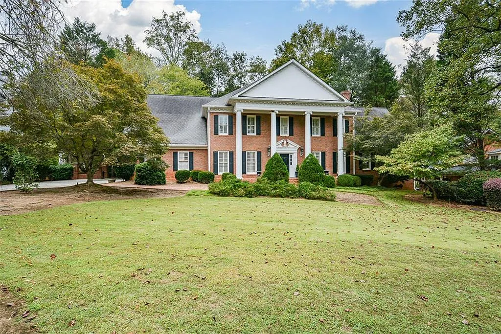 6 bed, 7.0 bath, 7000 sqft, $9,995 — Photo 2