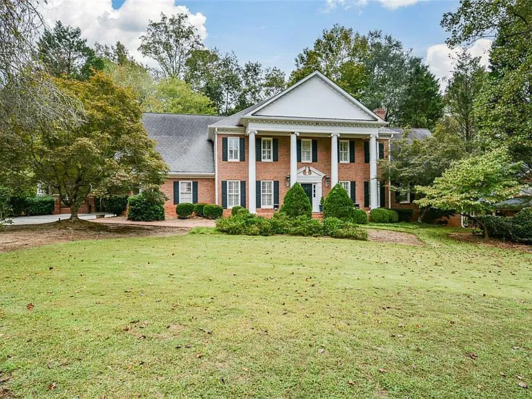 1640 Lazy River Ln — Photo 2