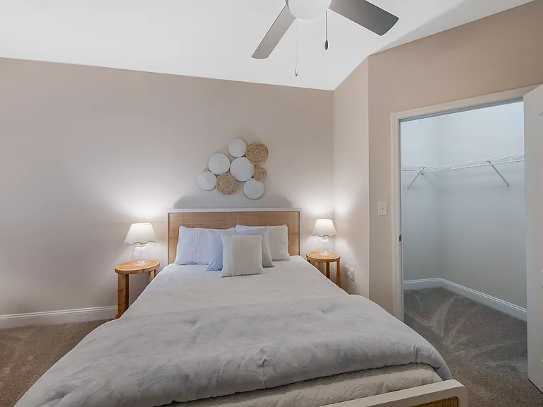 Ashbury Square Apartments — Photo 58
