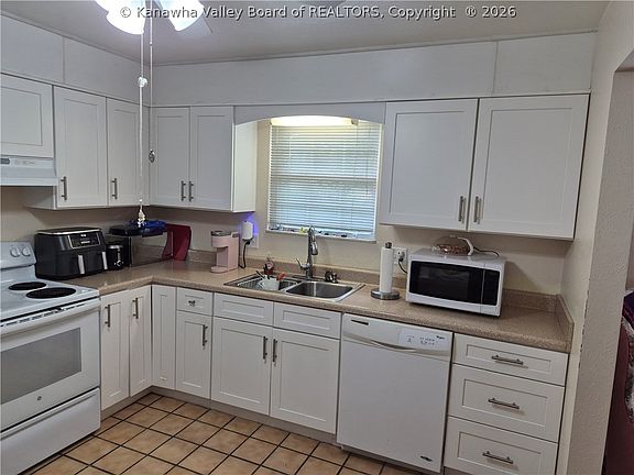 5th image of 34 White Rock Dr