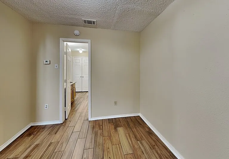 9600 Royal Ln #301 — Photo 9