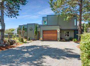 525 Heceta Pl, Hammond, OR 97121