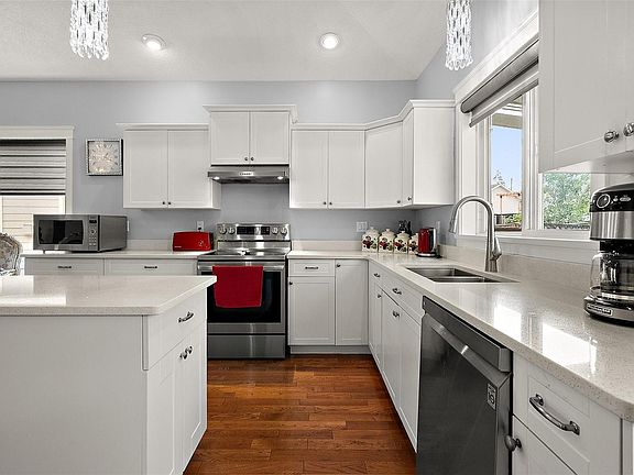 5th image of 3085 Sherman Rd #4