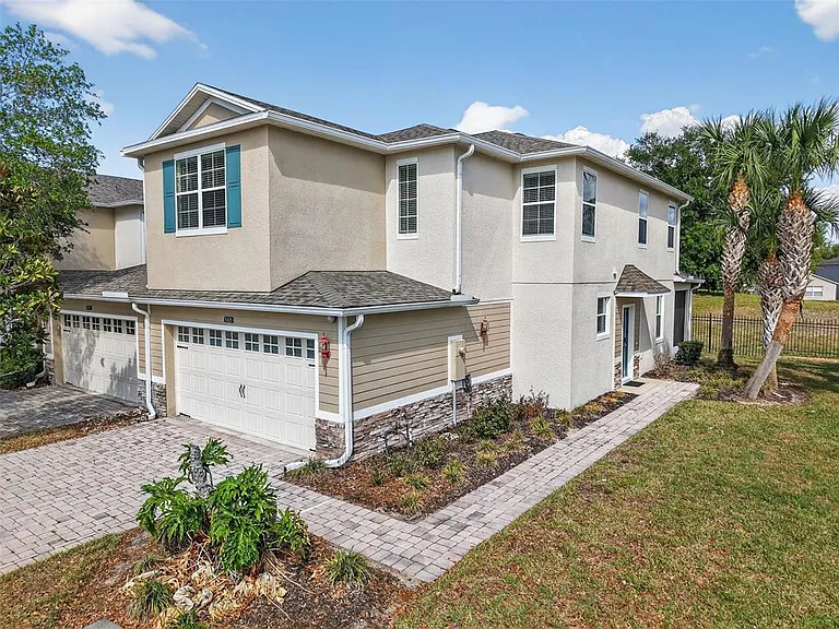 1323 Priory Cir — Photo 9