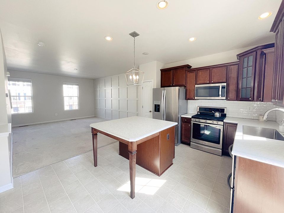 1st image of 38222 Enfield Dr